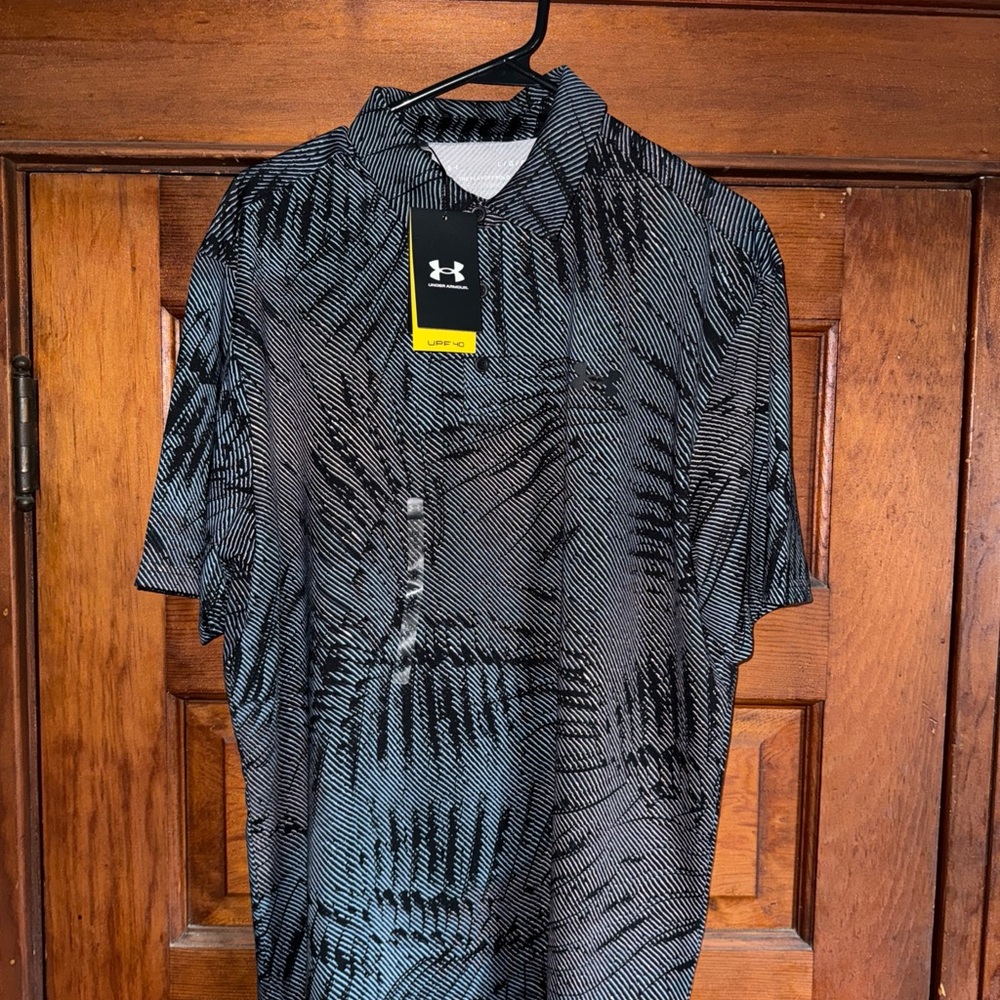 Under Armour Men's Black and Gray Patterned Shirt